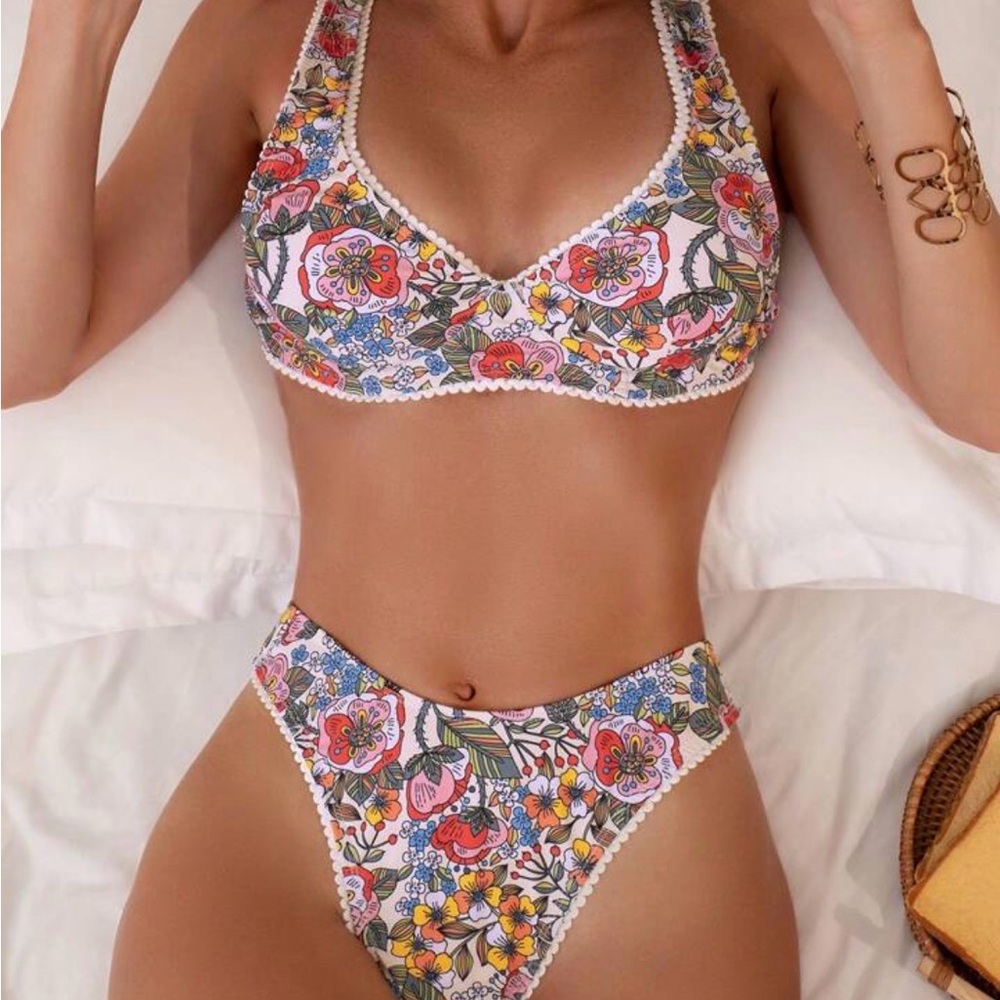 Women's Two-Piece Floral Swimsuit Tie Back 0XL Multicolor